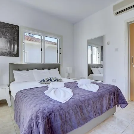 Villa Oforo Selene - Stunning 4 Bedroom - By Fig Tree Bay - Sea Views Protaras