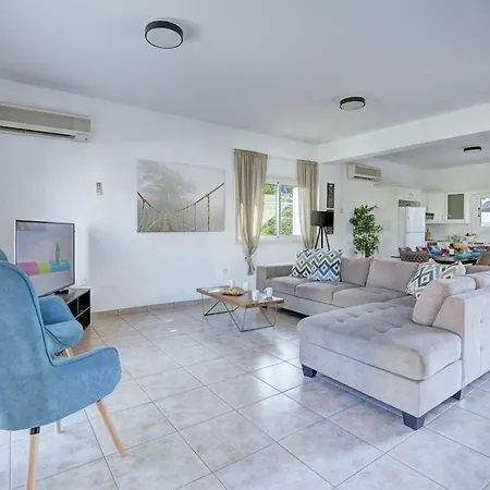 Oforo Selene - Stunning 4 Bedroom - By Fig Tree Bay - Sea Views Villa