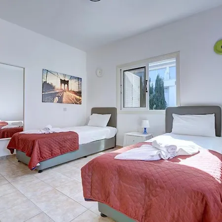 Oforo Selene - Stunning 4 Bedroom - By Fig Tree Bay - Sea Views